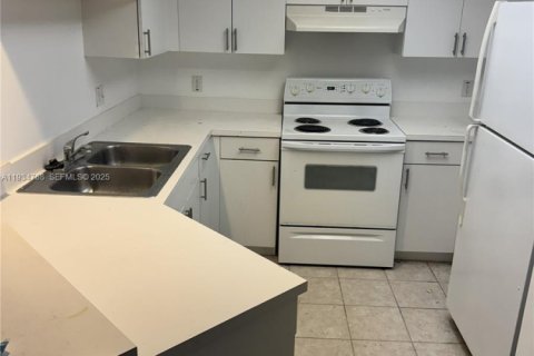 Condominio en alquiler en Fort Lauderdale, Florida, 2 dormitorios, 97.92 m2 № 1992942 - foto 3