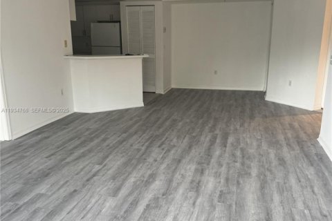 Condominio en alquiler en Fort Lauderdale, Florida, 2 dormitorios, 97.92 m2 № 1992942 - foto 1