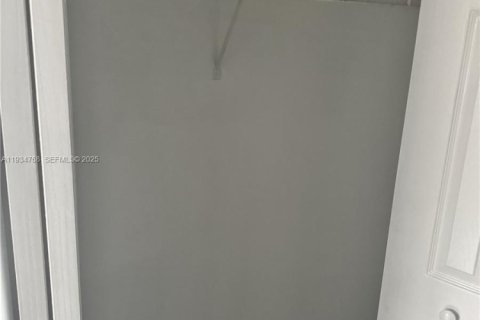 Condominio en alquiler en Fort Lauderdale, Florida, 2 dormitorios, 97.92 m2 № 1992942 - foto 5