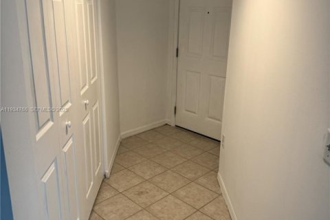 Condominio en alquiler en Fort Lauderdale, Florida, 2 dormitorios, 97.92 m2 № 1992942 - foto 8