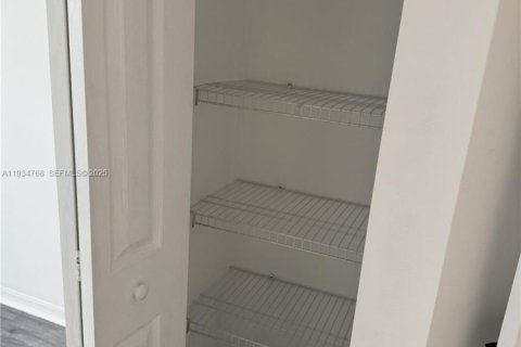 Condominio en alquiler en Fort Lauderdale, Florida, 2 dormitorios, 97.92 m2 № 1992942 - foto 10