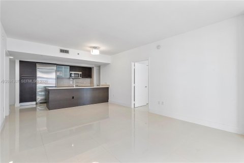 Condo in Miami, Florida, 2 bedrooms  № 2370015 - photo 8