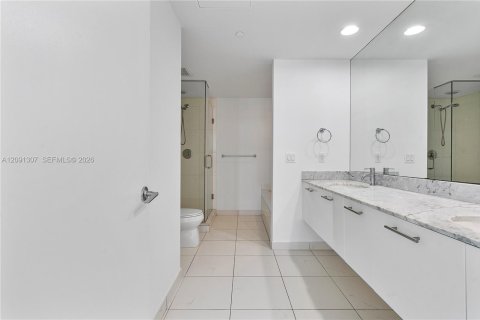 Condo in Miami, Florida, 2 bedrooms  № 2370015 - photo 15