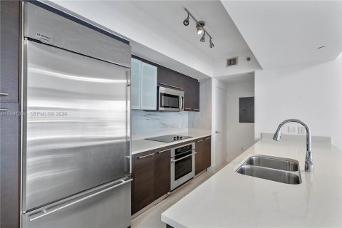 Condo in Miami, Florida, 2 bedrooms  № 2370015 - photo 3