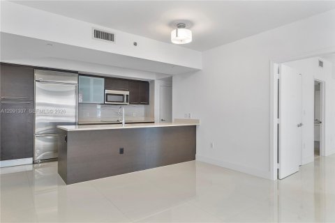 Condo in Miami, Florida, 2 bedrooms  № 2370015 - photo 9