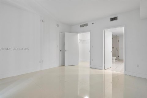 Condo in Miami, Florida, 2 bedrooms  № 2370015 - photo 12