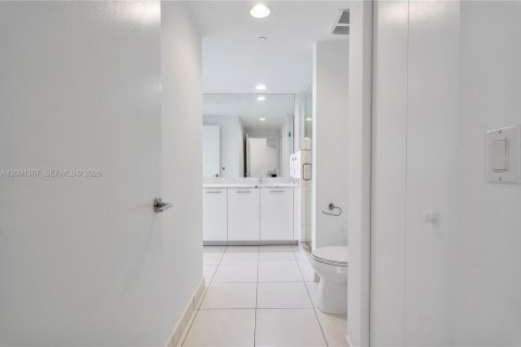 Condo in Miami, Florida, 2 bedrooms  № 2370015 - photo 19