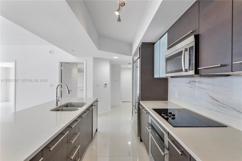 Condo in Miami, Florida, 2 bedrooms  № 2370015 - photo 5