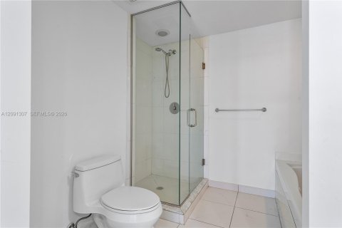 Condo in Miami, Florida, 2 bedrooms  № 2370015 - photo 17