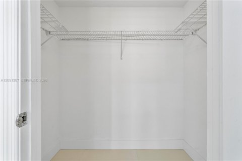 Condo in Miami, Florida, 2 bedrooms  № 2370015 - photo 14
