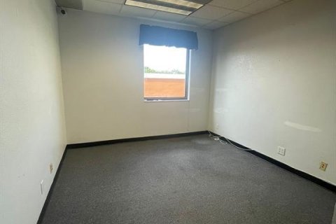 Propiedad comercial en alquiler en Lauderhill, Florida № 1033714 - foto 1