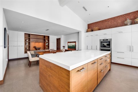 House in Miami Beach, Florida 7 bedrooms, 532.79 sq.m. № 1487667 - photo 14