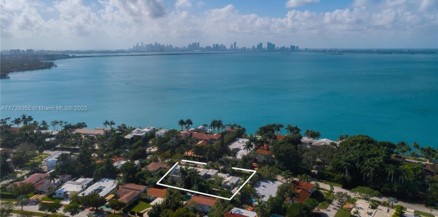 House in Miami Beach, Florida 7 bedrooms, 532.79 sq.m. № 1487667