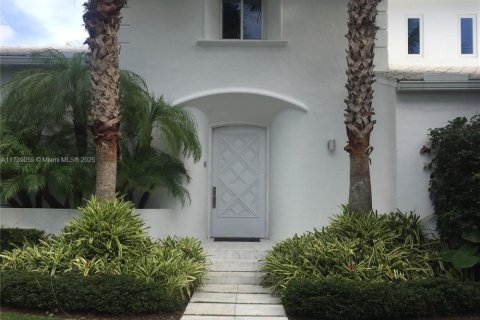 House in Miami Beach, Florida 7 bedrooms, 532.79 sq.m. № 1487667 - photo 4
