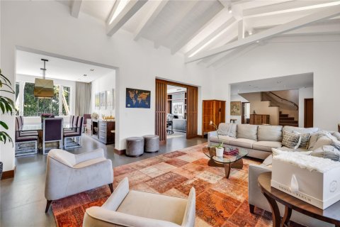House in Miami Beach, Florida 7 bedrooms, 532.79 sq.m. № 1487667 - photo 8