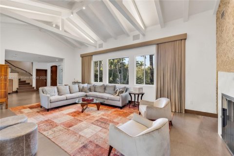 House in Miami Beach, Florida 7 bedrooms, 532.79 sq.m. № 1487667 - photo 7