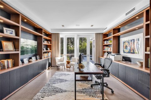 House in Miami Beach, Florida 7 bedrooms, 532.79 sq.m. № 1487667 - photo 9