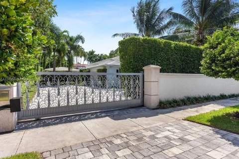 House in Miami Beach, Florida 7 bedrooms, 532.79 sq.m. № 1487667 - photo 3