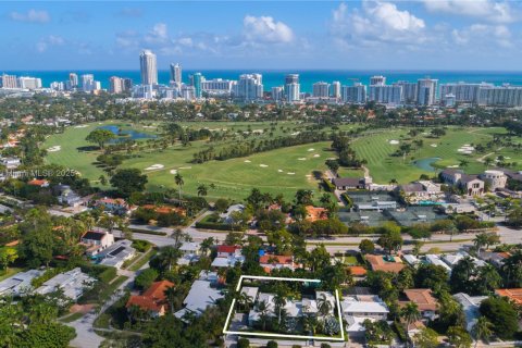 House in Miami Beach, Florida 7 bedrooms, 532.79 sq.m. № 1487667 - photo 2
