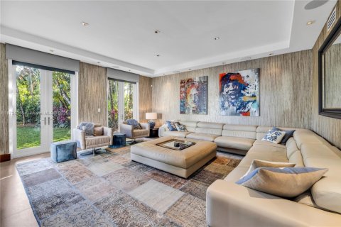House in Miami Beach, Florida 7 bedrooms, 532.79 sq.m. № 1487667 - photo 15