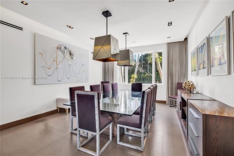 House in Miami Beach, Florida 7 bedrooms, 532.79 sq.m. № 1487667 - photo 11