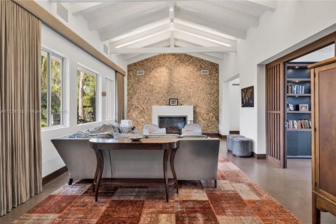 House in Miami Beach, Florida 7 bedrooms, 532.79 sq.m. № 1487667 - photo 10