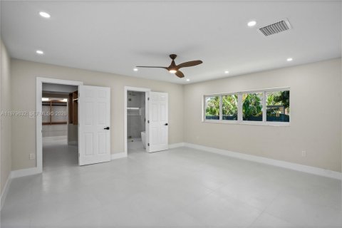 Villa ou maison à vendre à Palmetto Bay, Floride: 4 chambres, 261.24 m2 № 2044380 - photo 21