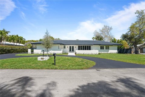 Villa ou maison à vendre à Palmetto Bay, Floride: 4 chambres, 261.24 m2 № 2044380 - photo 3