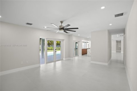 Villa ou maison à vendre à Palmetto Bay, Floride: 4 chambres, 261.24 m2 № 2044380 - photo 19