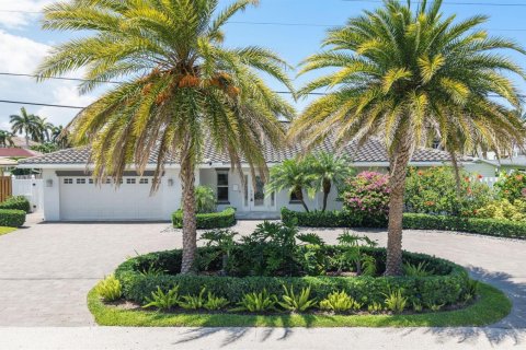 House in Boca Raton, Florida 4 bedrooms, 207.17 sq.m. № 2177826 - photo 9
