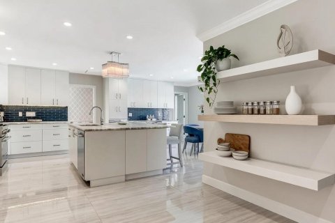 House in Boca Raton, Florida 4 bedrooms, 207.17 sq.m. № 2177826 - photo 6