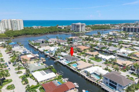 House in Boca Raton, Florida 4 bedrooms, 207.17 sq.m. № 2177826 - photo 18