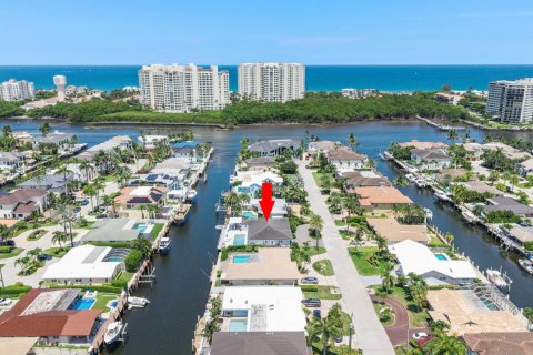 House in Boca Raton, Florida 4 bedrooms, 207.17 sq.m. № 2177826 - photo 16