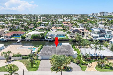 House in Boca Raton, Florida 4 bedrooms, 207.17 sq.m. № 2177826 - photo 11