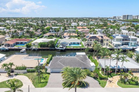 House in Boca Raton, Florida 4 bedrooms, 207.17 sq.m. № 2177826 - photo 10