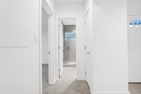 Casa en alquiler en Miami, Florida, 4 dormitorios, 127.37 m2 № 1896358 - foto 15