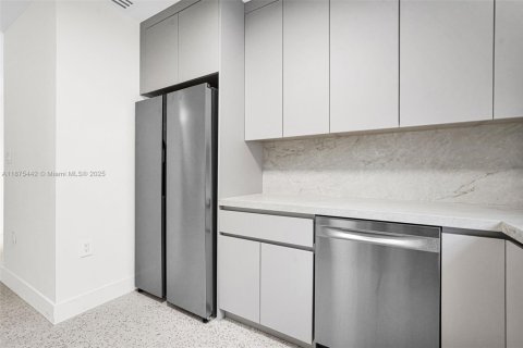 Casa en alquiler en Miami, Florida, 4 dormitorios, 127.37 m2 № 1896358 - foto 3