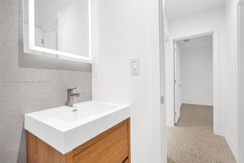 Casa en alquiler en Miami, Florida, 4 dormitorios, 127.37 m2 № 1896358 - foto 10