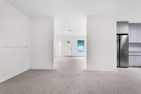 Casa en alquiler en Miami, Florida, 4 dormitorios, 127.37 m2 № 1896358 - foto 25