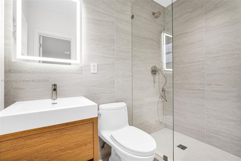 Casa en alquiler en Miami, Florida, 4 dormitorios, 127.37 m2 № 1896358 - foto 28
