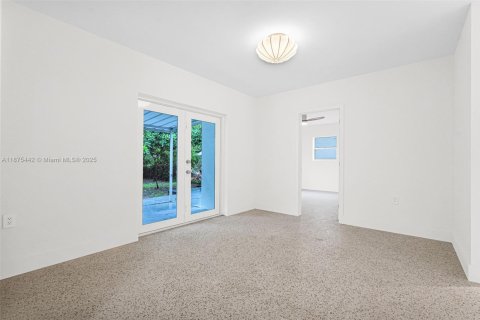 Casa en alquiler en Miami, Florida, 4 dormitorios, 127.37 m2 № 1896358 - foto 26