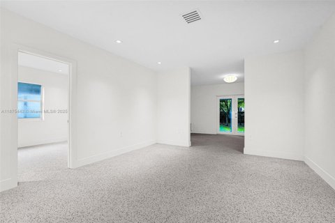 Casa en alquiler en Miami, Florida, 4 dormitorios, 127.37 m2 № 1896358 - foto 23
