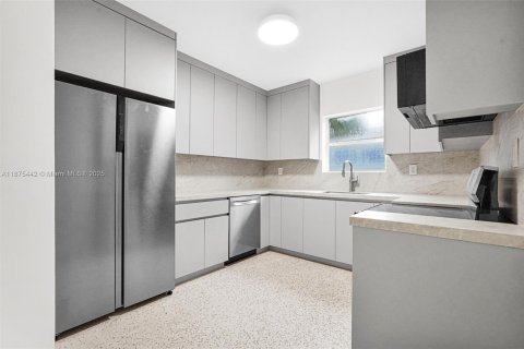 Casa en alquiler en Miami, Florida, 4 dormitorios, 127.37 m2 № 1896358 - foto 20