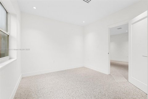 Casa en alquiler en Miami, Florida, 4 dormitorios, 127.37 m2 № 1896358 - foto 17