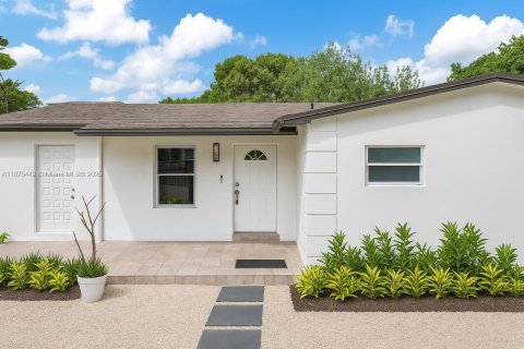 Casa en alquiler en Miami, Florida, 4 dormitorios, 127.37 m2 № 1896358 - foto 1