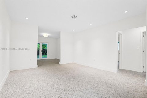 Casa en alquiler en Miami, Florida, 4 dormitorios, 127.37 m2 № 1896358 - foto 21