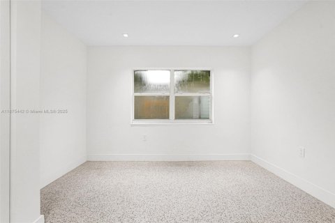 Casa en alquiler en Miami, Florida, 4 dormitorios, 127.37 m2 № 1896358 - foto 18