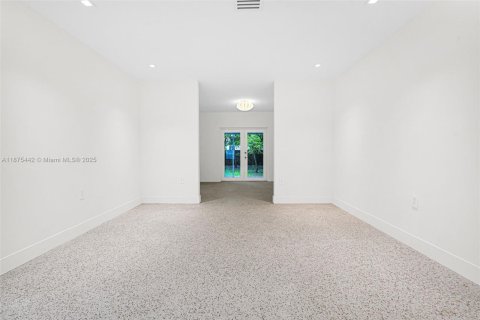 Casa en alquiler en Miami, Florida, 4 dormitorios, 127.37 m2 № 1896358 - foto 22