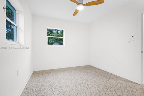 Casa en alquiler en Miami, Florida, 4 dormitorios, 127.37 m2 № 1896358 - foto 14