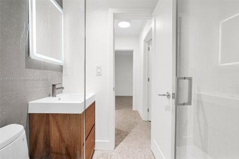 Casa en alquiler en Miami, Florida, 4 dormitorios, 127.37 m2 № 1896358 - foto 12